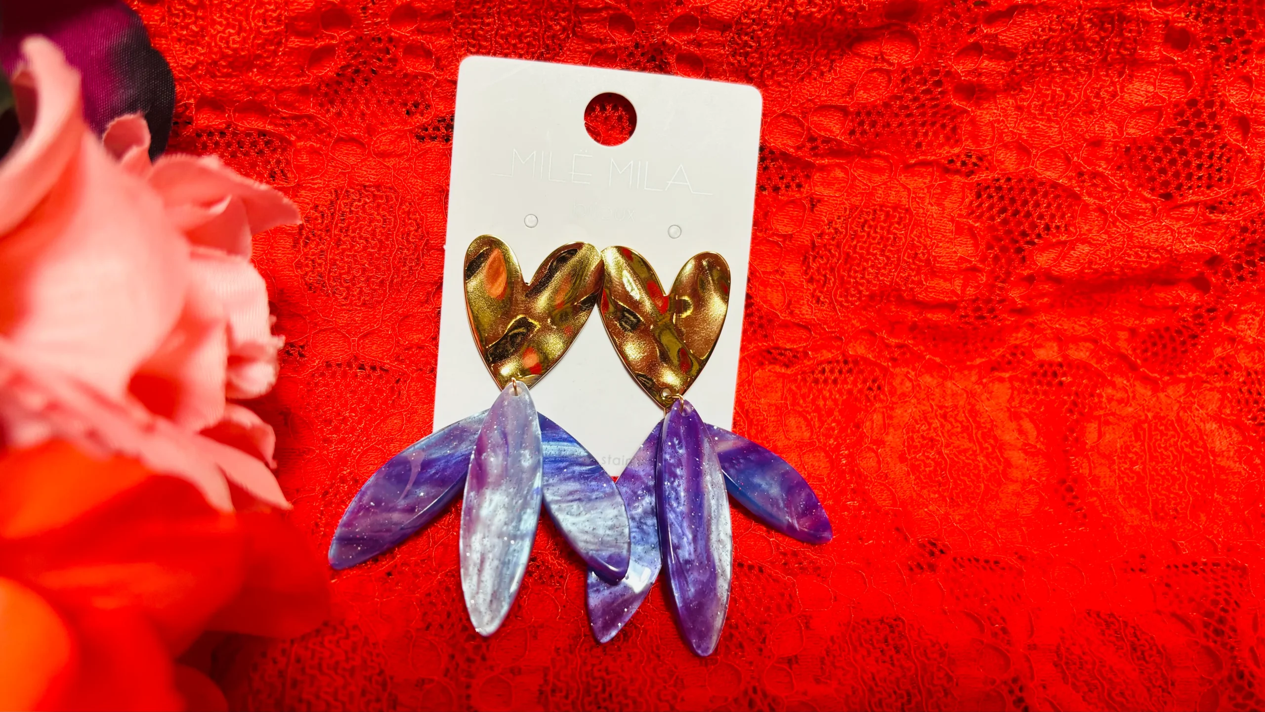 Boucle d'oreille Lovely - coeur doré et violette – Image 5