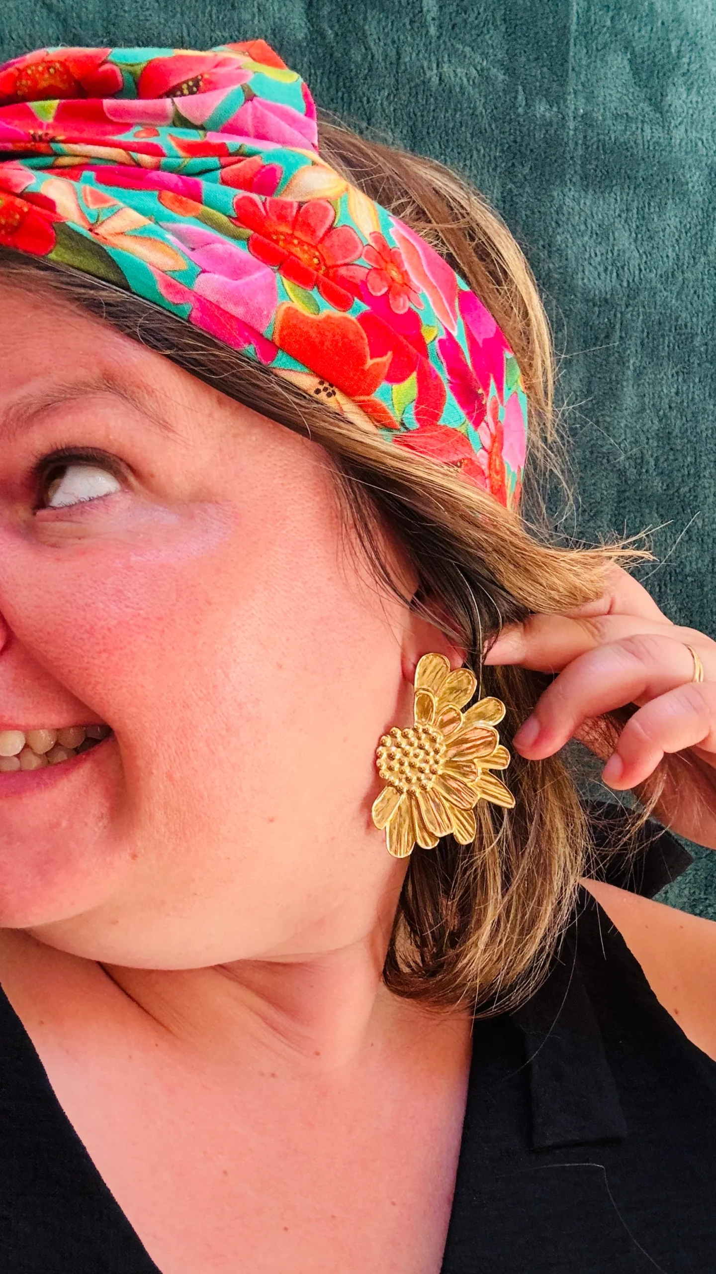 Boucle d'oreille Daisy - demi paquerette doré