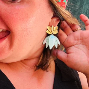 Boucle d'oreille Lotus - doré et vert d'eau