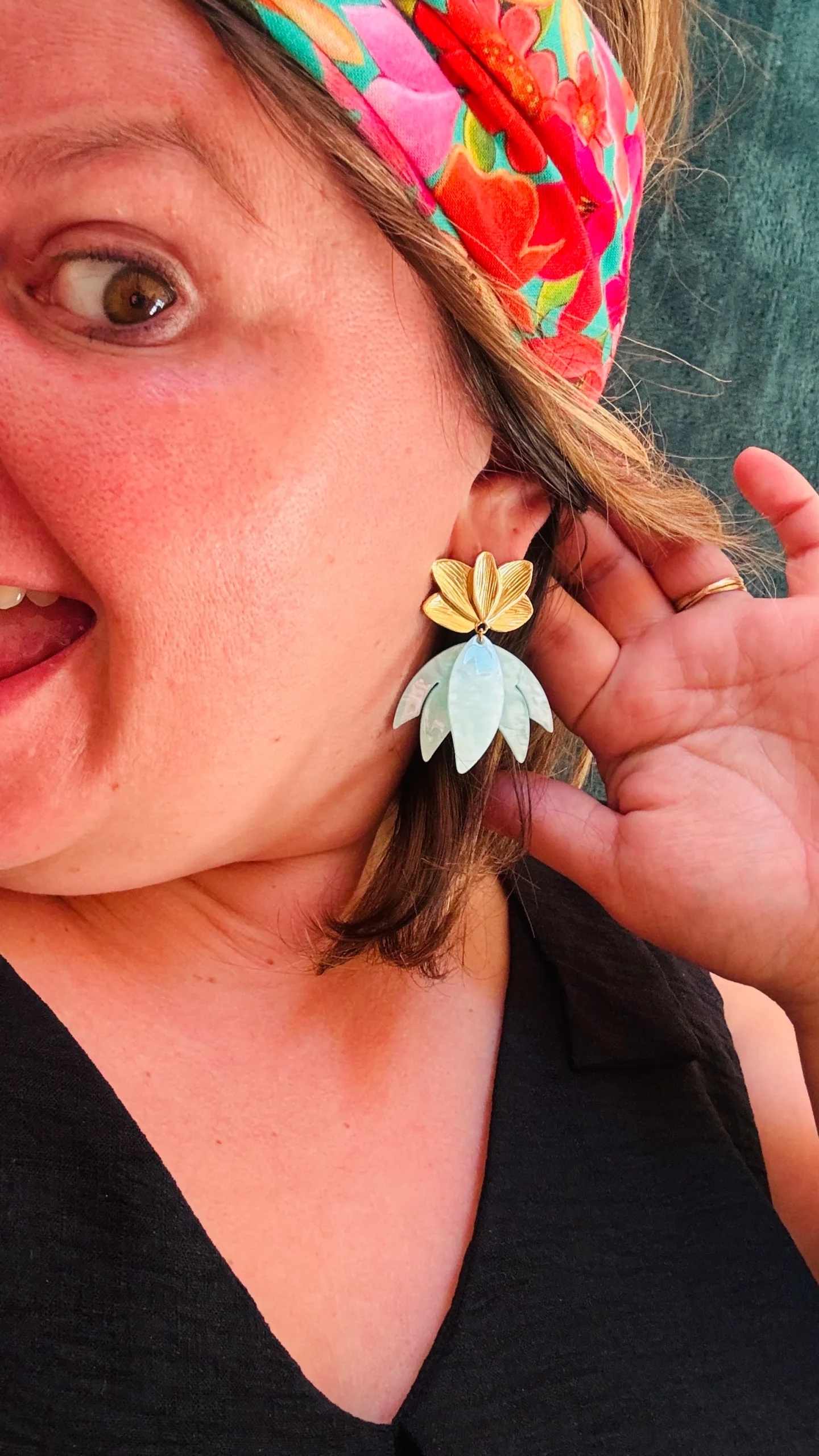 Boucle d'oreille Lotus - doré et vert d'eau