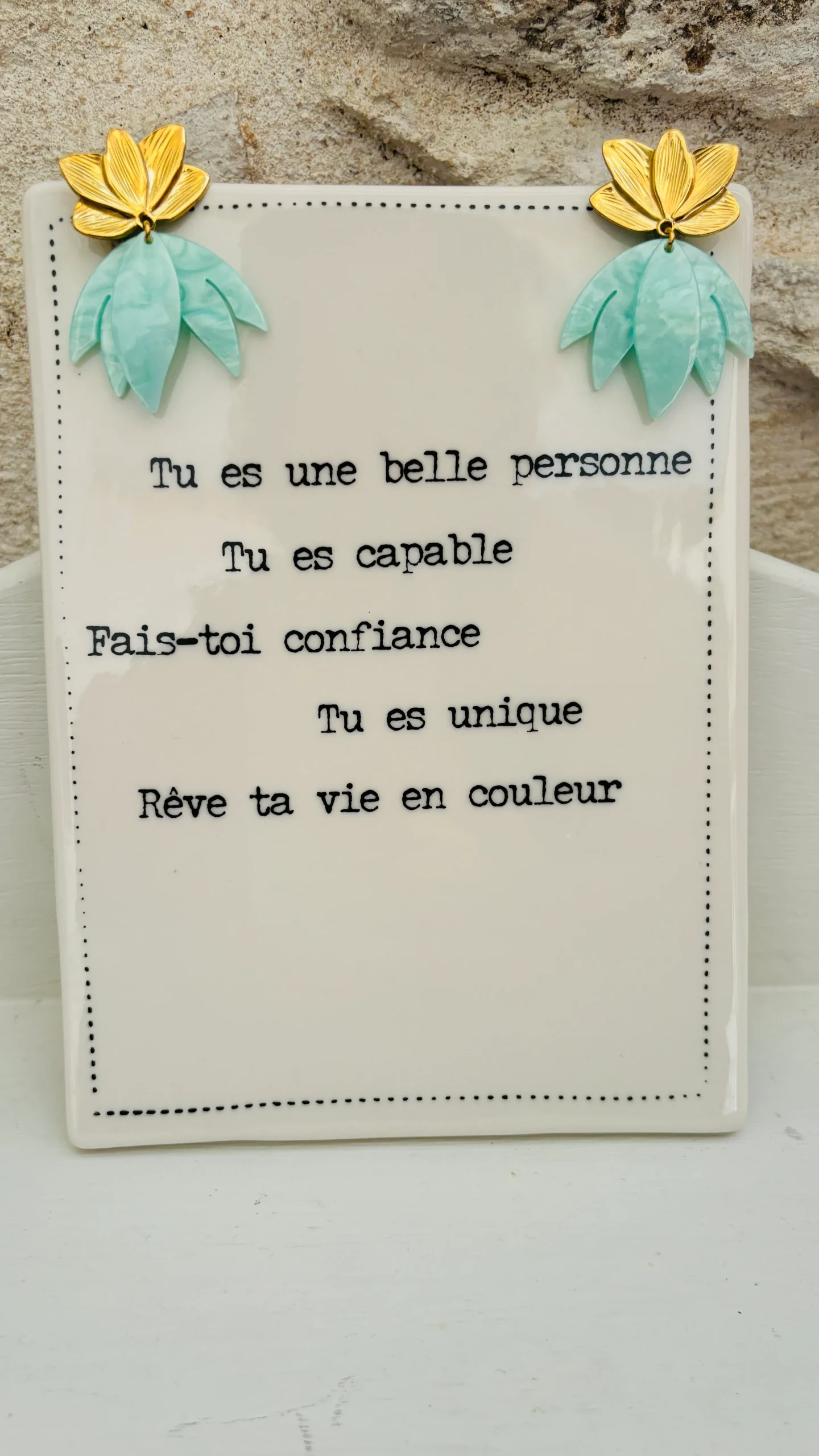 Boucle d'oreille Lotus - doré et vert d'eau – Image 3