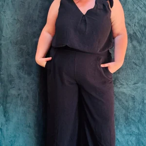 Combinaison Aria- grande taille sans manche détail noeuds sur les épaules