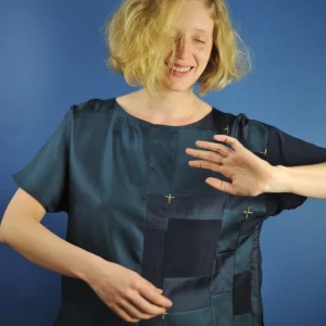 Top minuit* patchwork bleu kintsugi souligné d'or