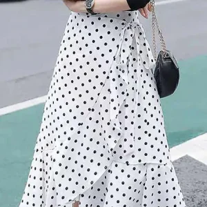 Jupe blanche à pois noir