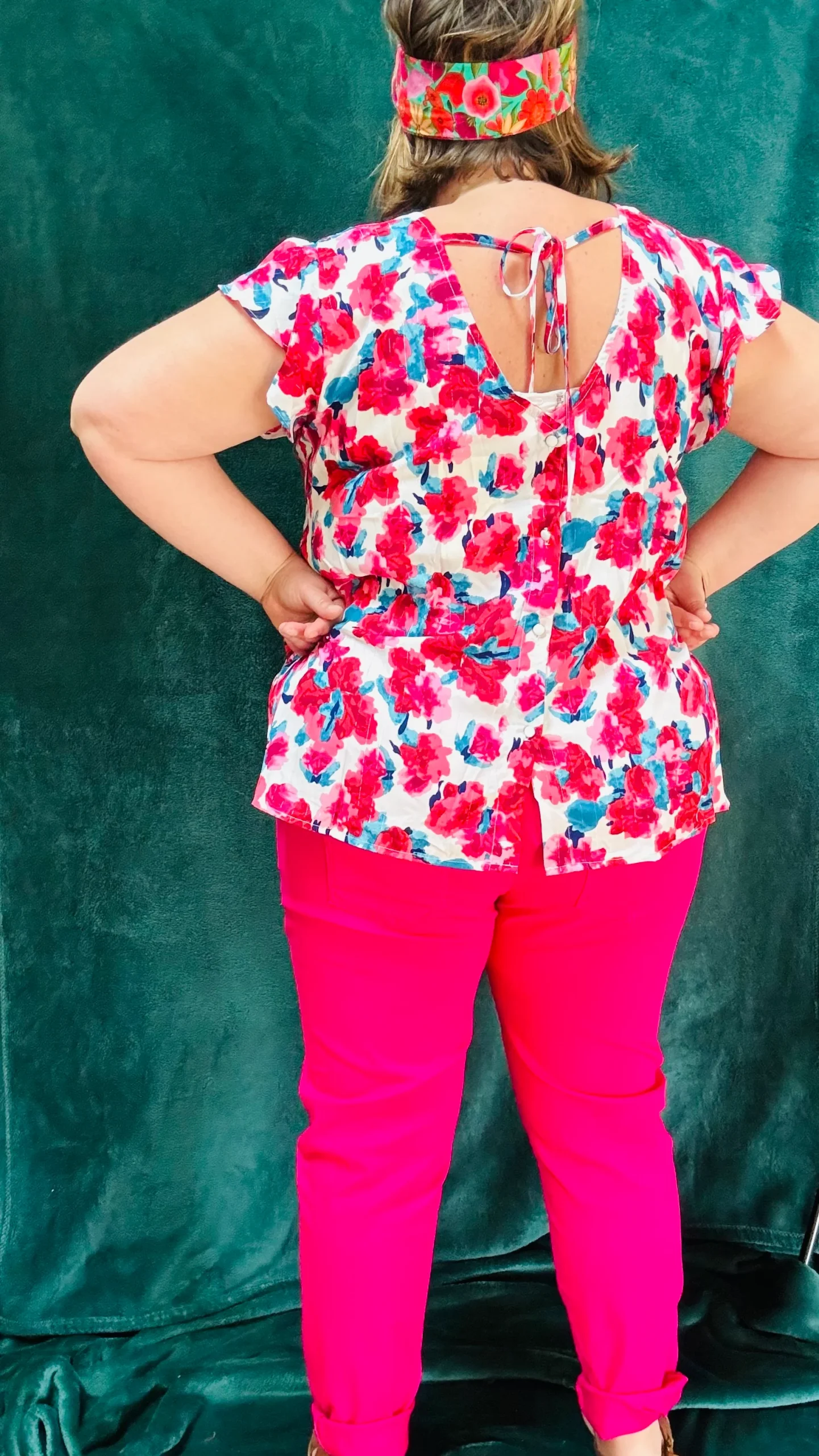 Top Suzane - grande taille motif fleuris rose et blanc – Image 7