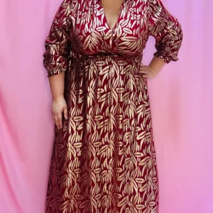 robe Victoria- grande taille- longue bordeau motifs dorés cache coeur