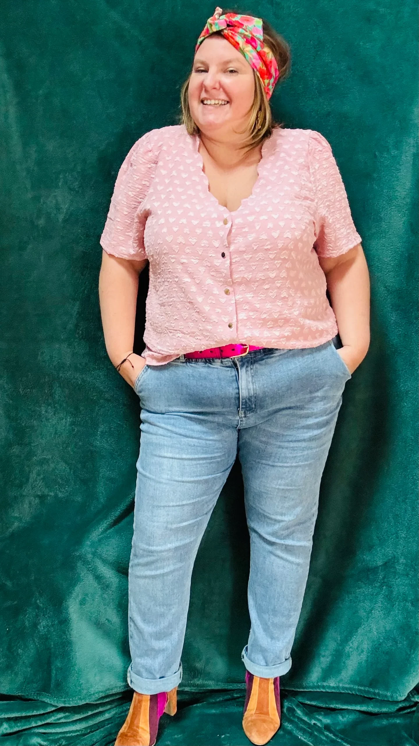 Top Poussine - grande taille uni petit coeurs en relief manche courte