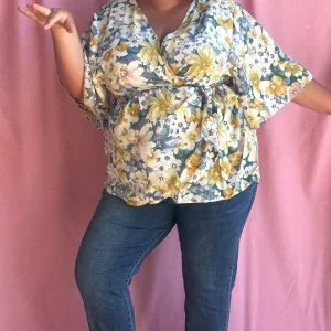 Top Basile - grande taille motif fleuris kaki ou bleu manche courte chauve souris